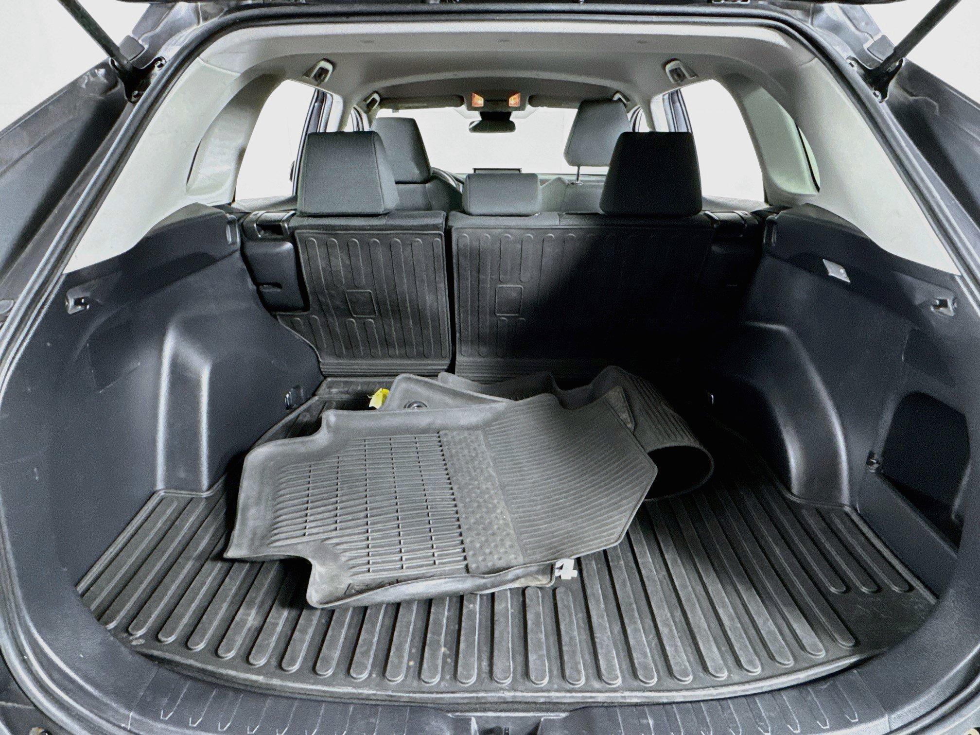 Certified 2021 Toyota RAV4 LE AWD/4WD image 19