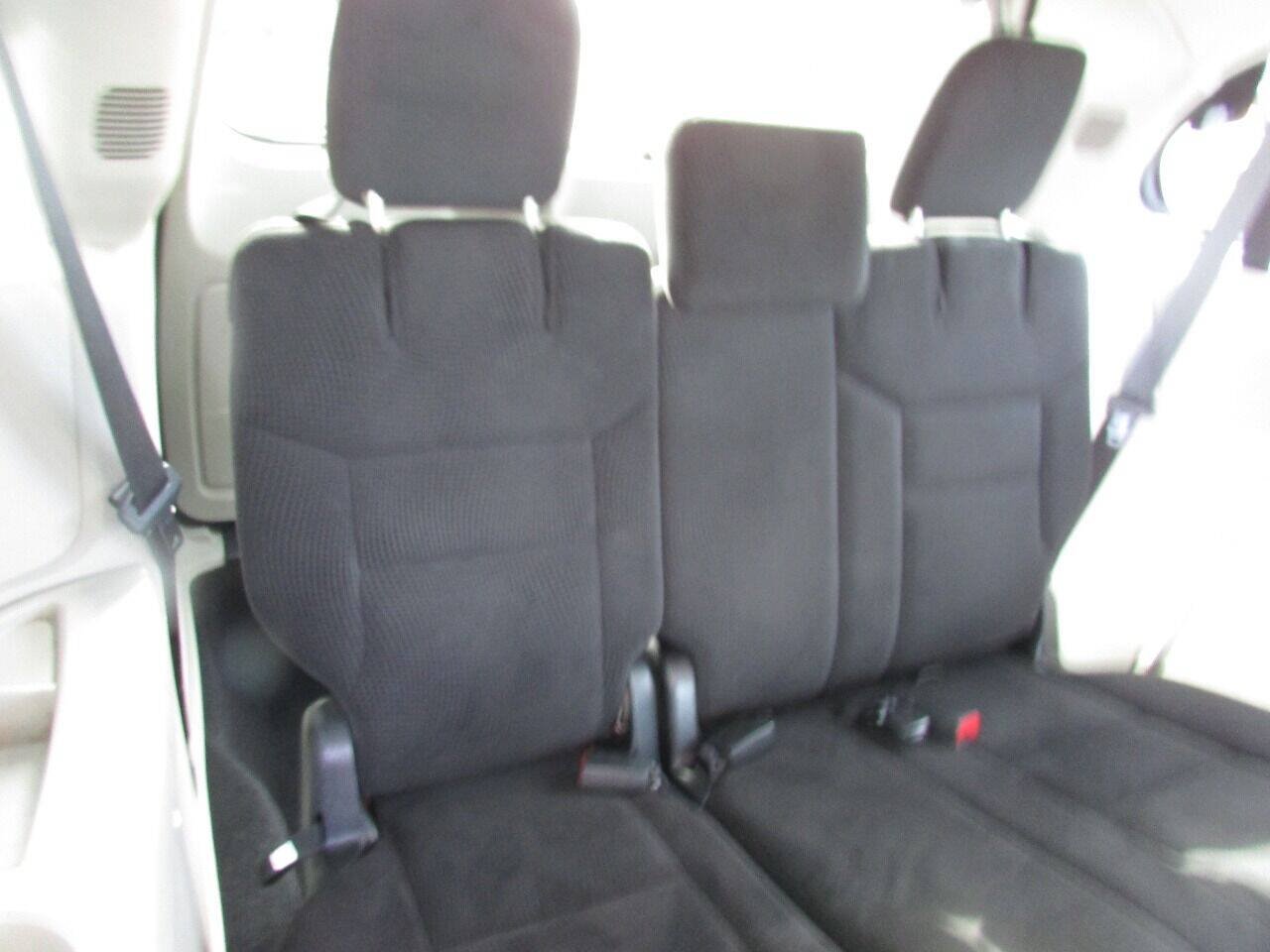 Used 2015 Dodge Grand Caravan SXT FWD image 27