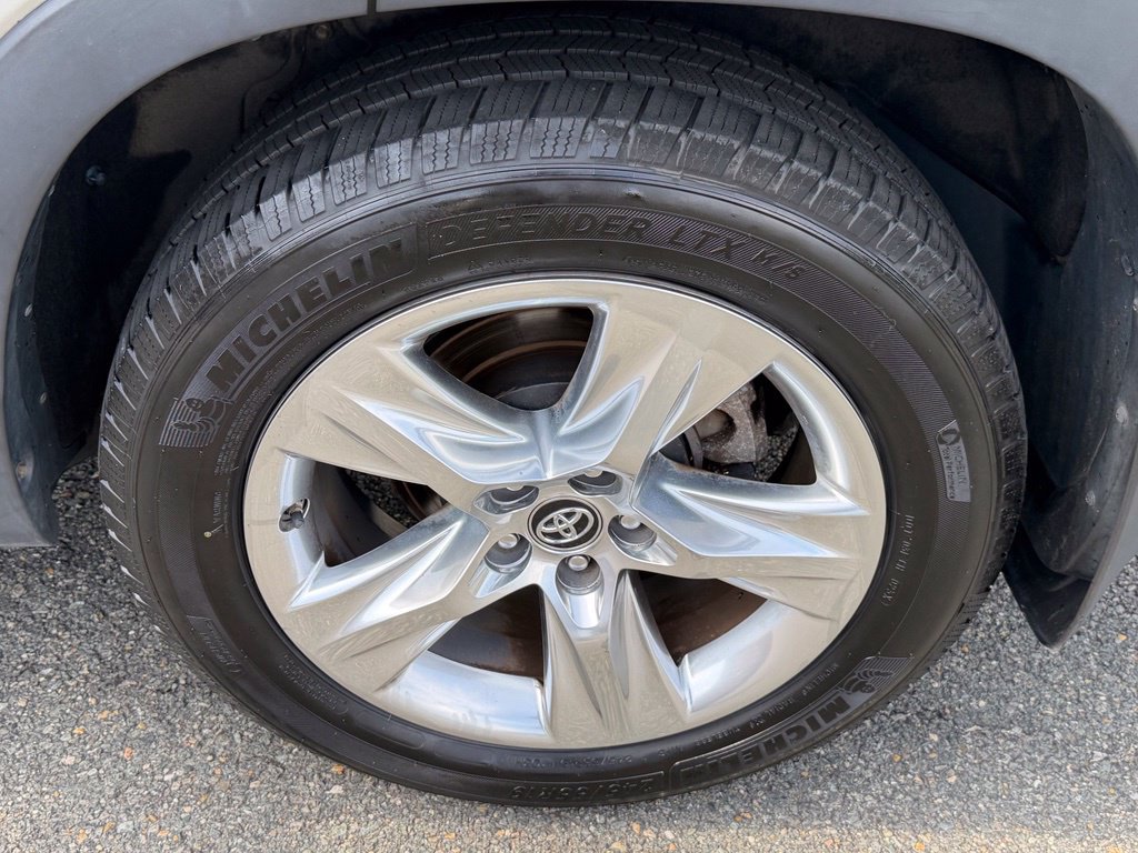 Used 2017 Toyota Highlander Limited AWD/4WD image 36