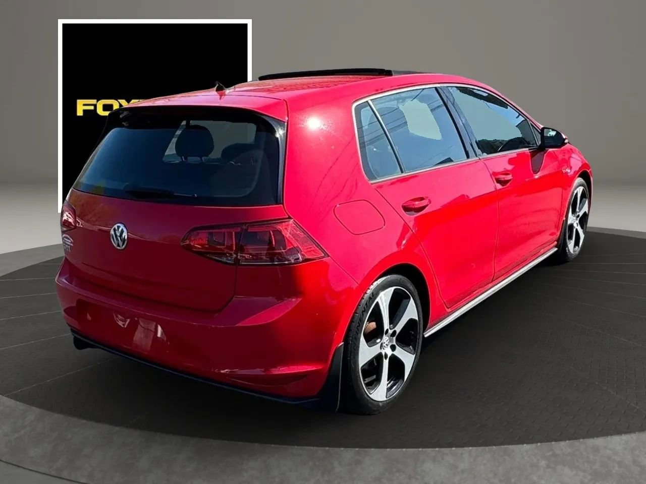 Used 2016 Volkswagen Golf 4-Door FWD image 5