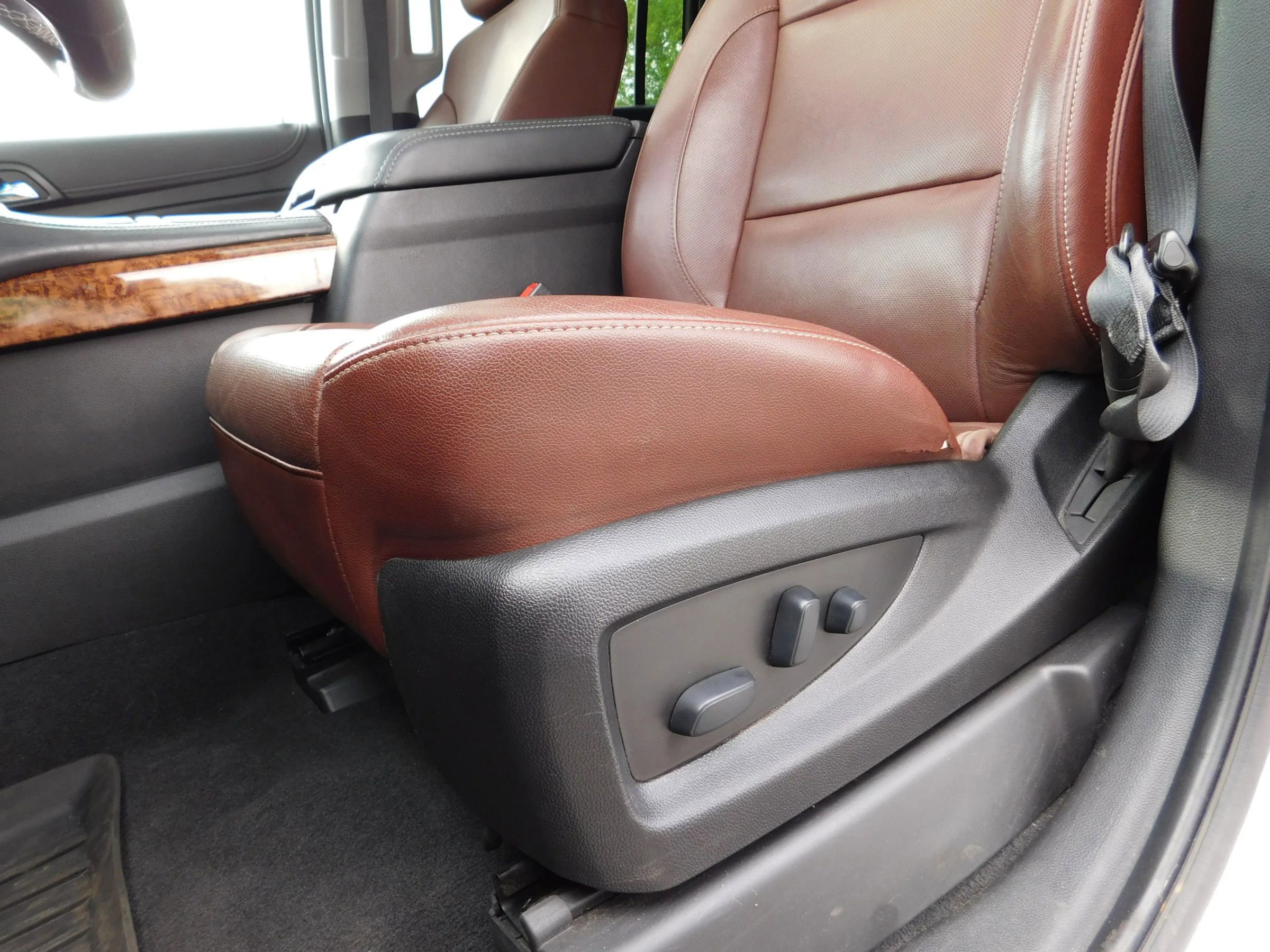 Used 2019 Chevrolet Suburban Premier w/ Premier Plus Edition AWD/4WD image 23