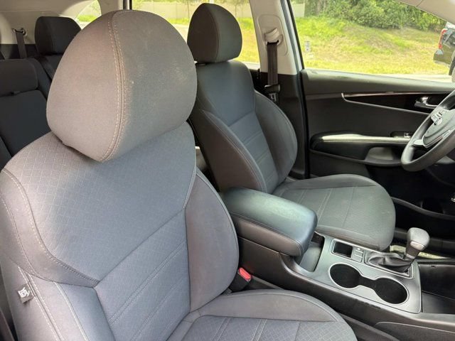 Used 2020 Kia Sorento LX FWD image 16