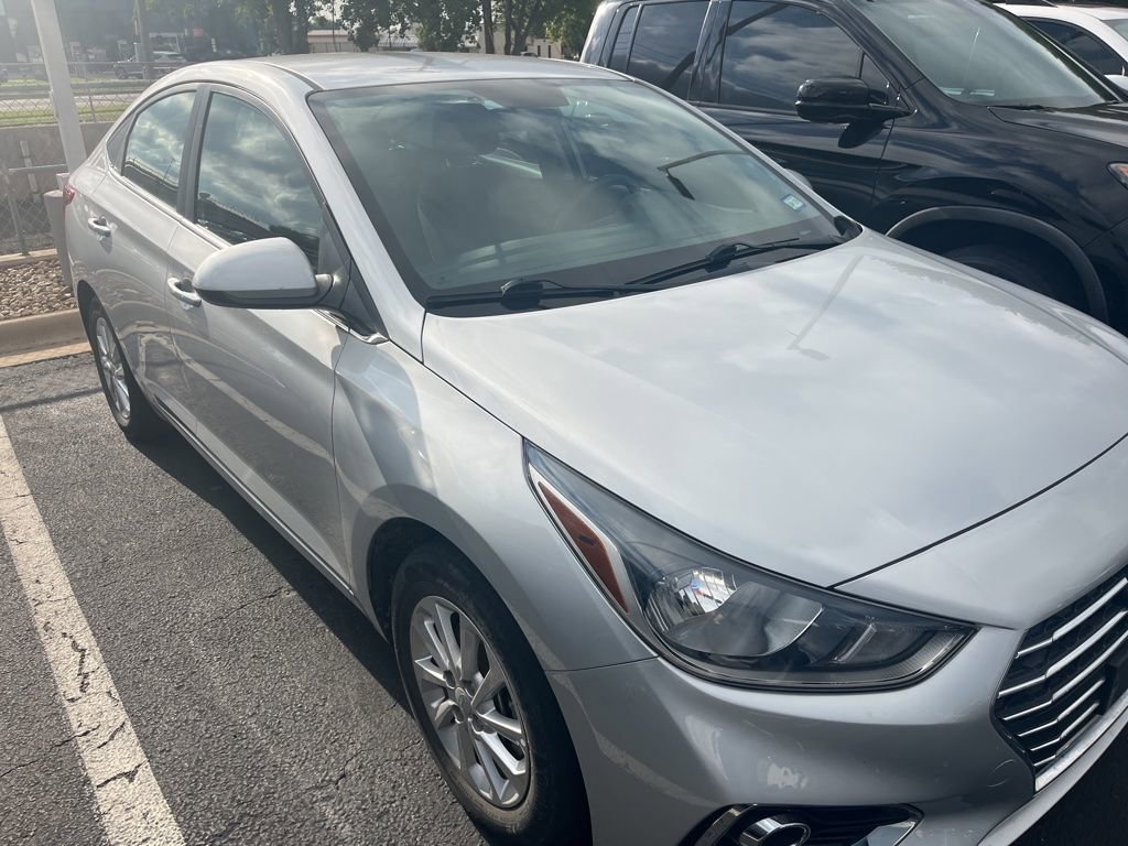 Used 2022 Hyundai Accent SEL FWD image 3