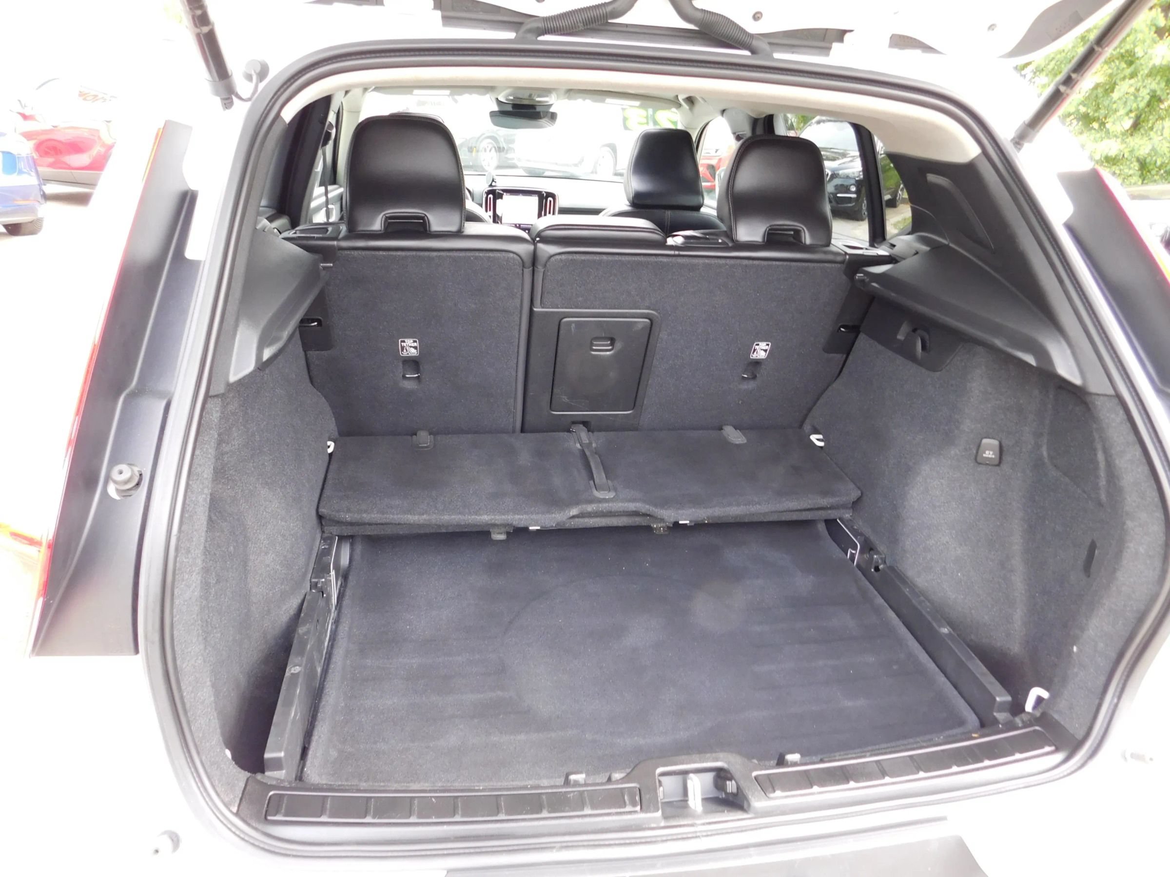 Used 2023 Volvo XC40 B5 Plus w/ Driver Assist Package AWD/4WD image 8