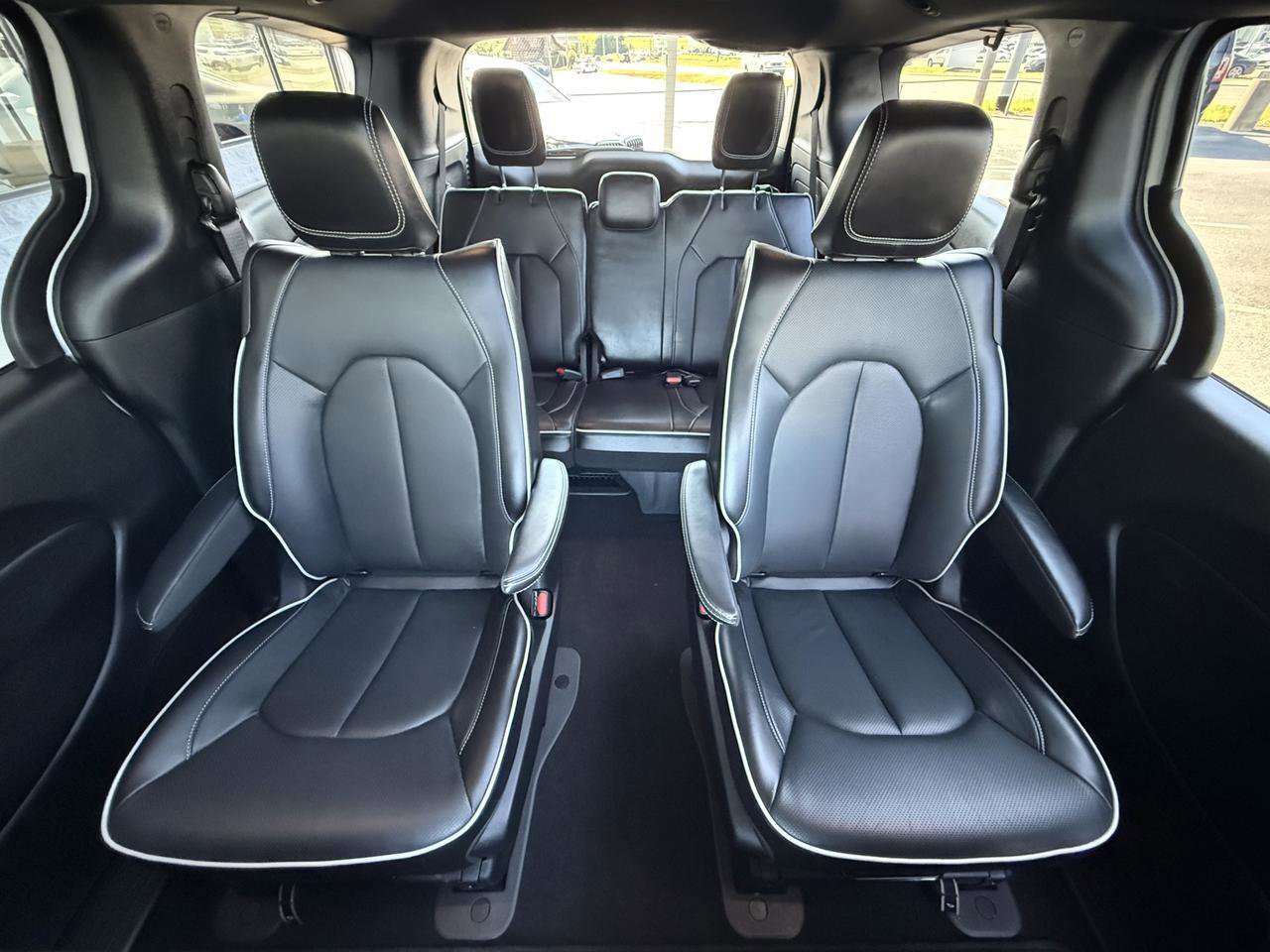 Used 2023 Chrysler Pacifica Limited w/ S Appearance Package FWD image 41