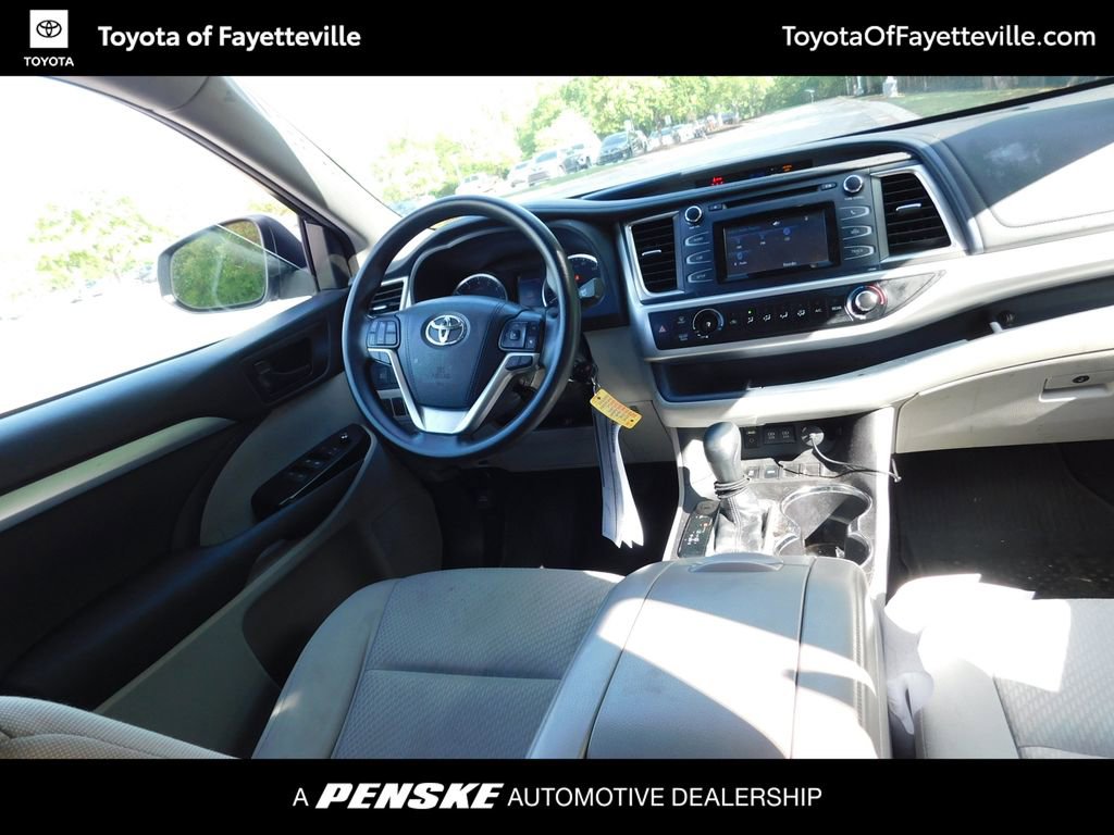 Used 2018 Toyota Highlander LE FWD image 6