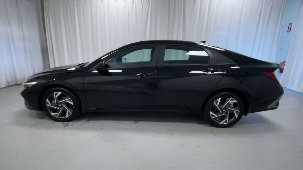Used 2025 Hyundai Elantra Sport image 18