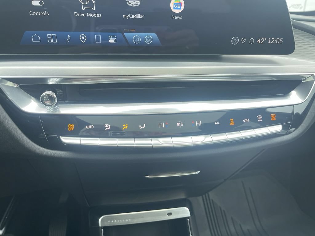 Certified 2024 Cadillac Lyriq Premium Luxury AWD/4WD image 26