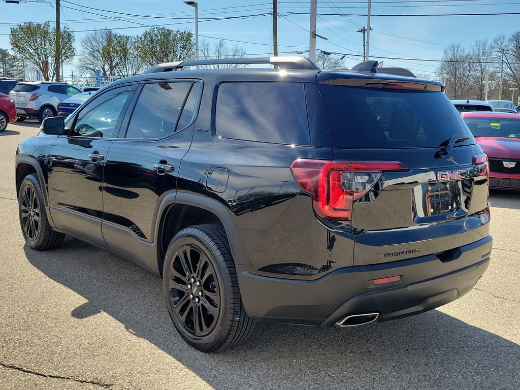 Used 2023 GMC Acadia SLE w/ Driver Convenience Package image 3