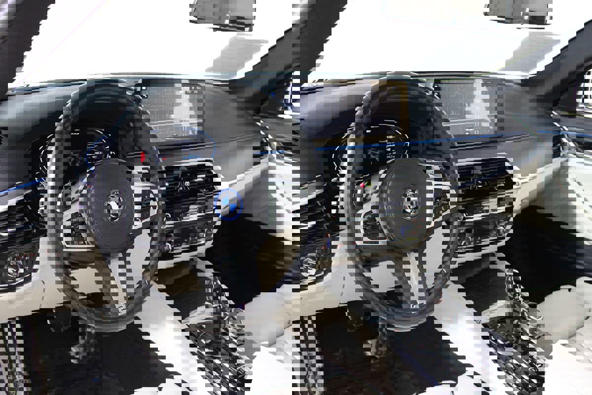 Used 2023 BMW 530e 530e w/ M Sport Package image 7