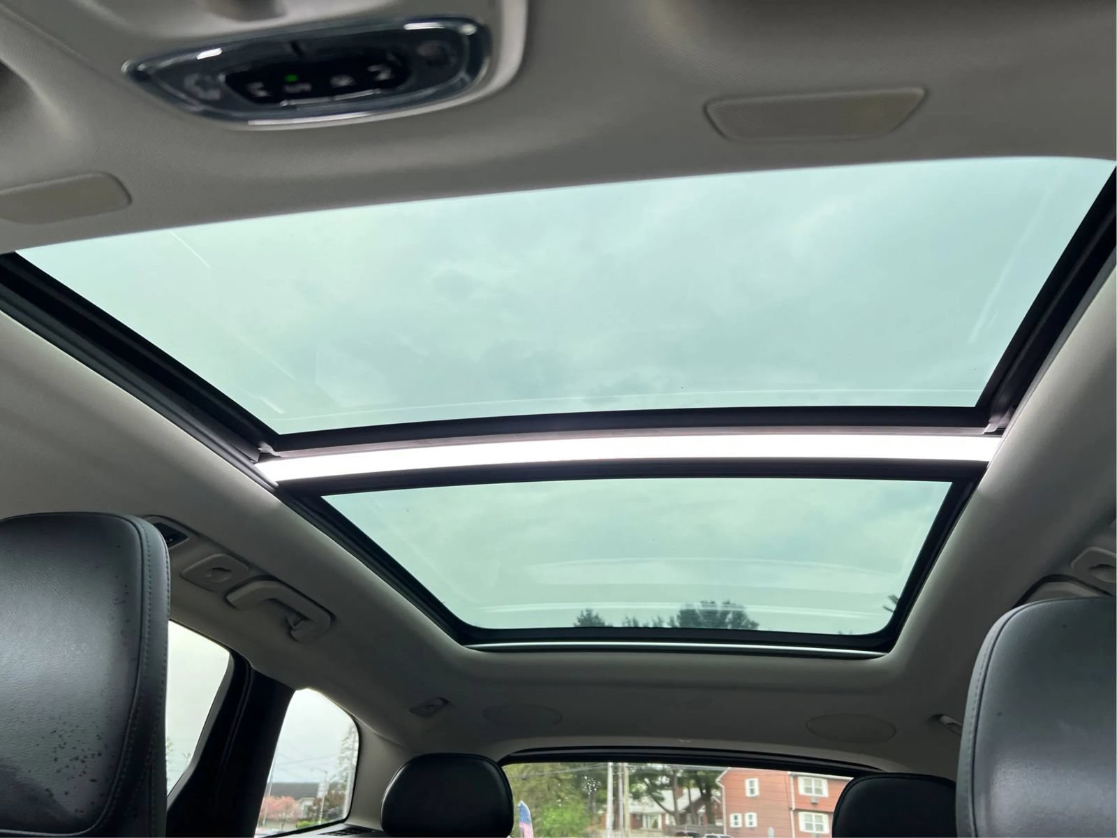 Used 2019 Volvo XC60 T5 Momentum w/ Multimedia Package AWD/4WD image 27