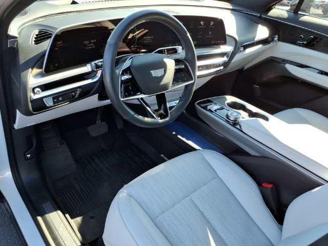 Used 2024 Cadillac Lyriq Luxury AWD/4WD image 3