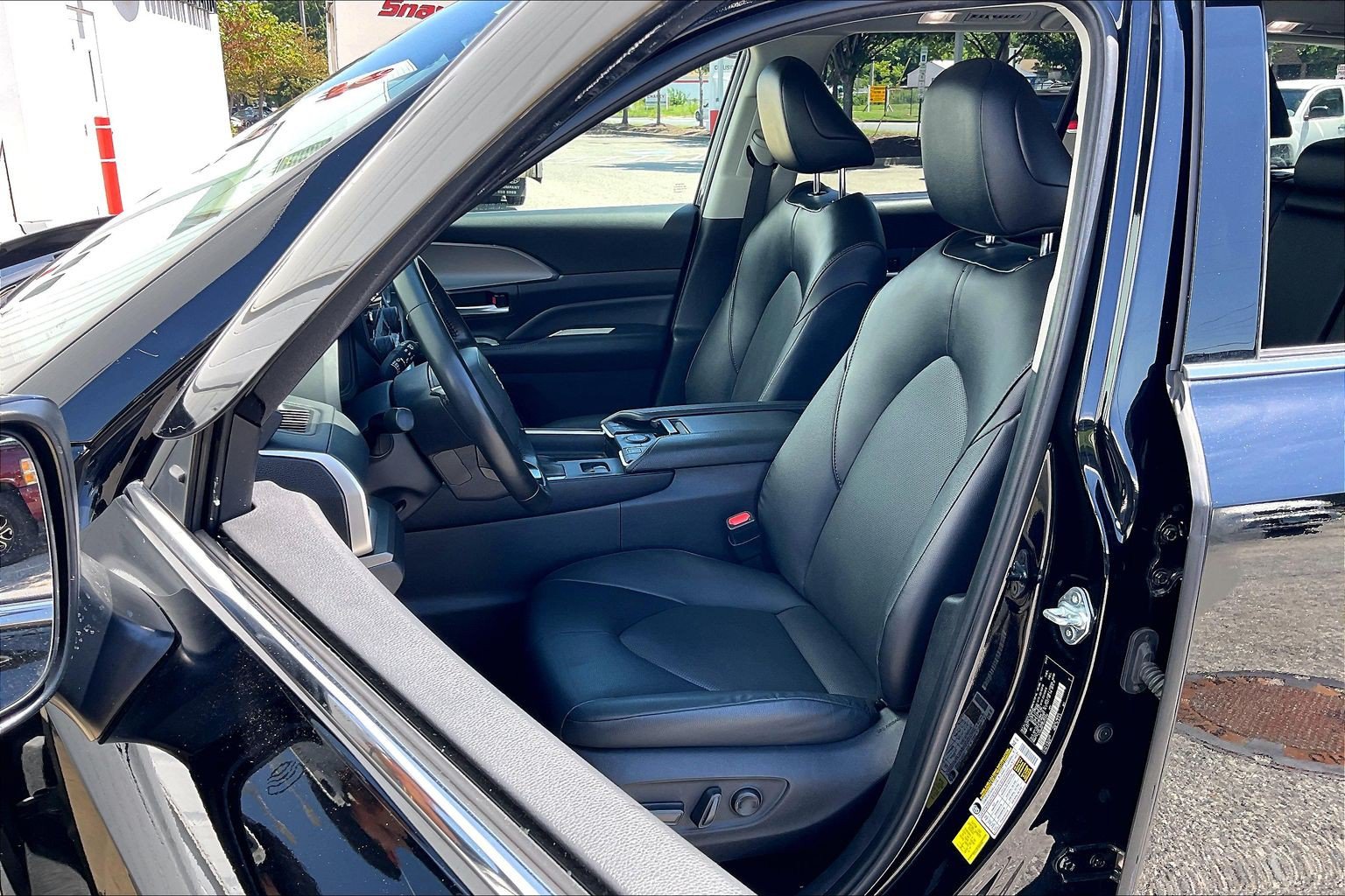 Used 2024 Toyota Grand Highlander AWD image 29