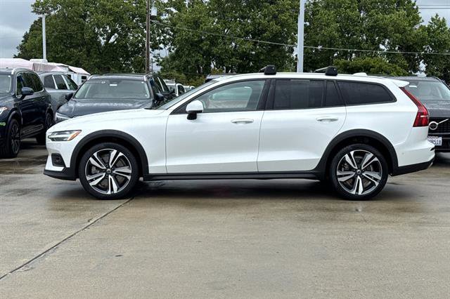 Used 2023 Volvo V60 B5 Cross Country Plus w/ Climate Package image 6