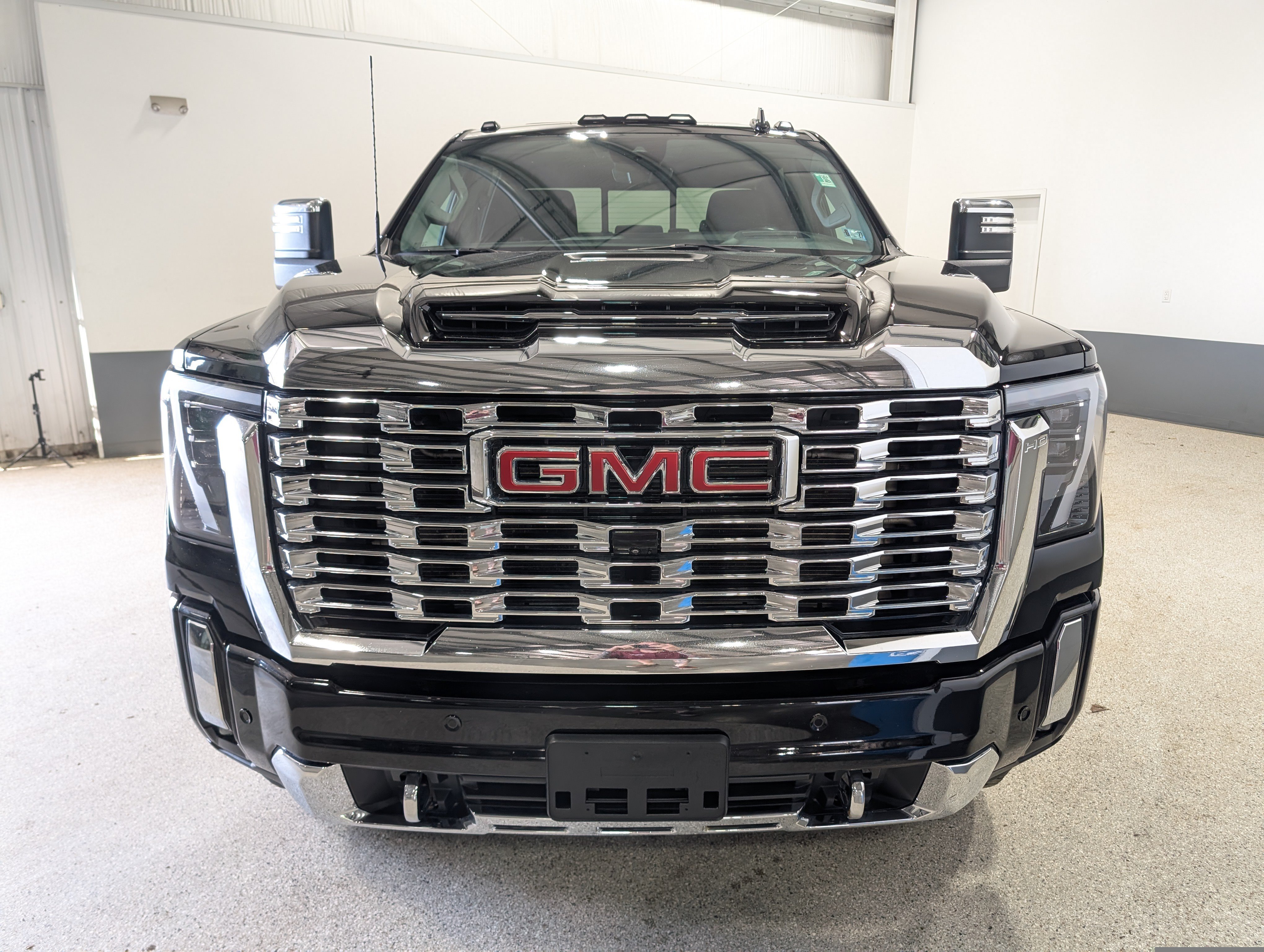 Used 2024 GMC Sierra 2500 Denali w/ Technology Package AWD/4WD image 7