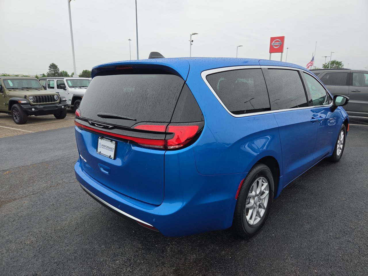 New 2027 Chrysler Pacifica Select w/ Family Tech Group FWD image 7