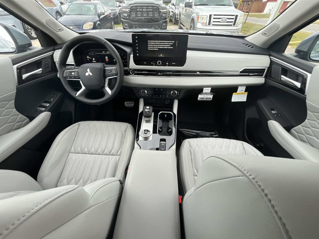 New 2026 Mitsubishi Outlander SEL FWD image 18