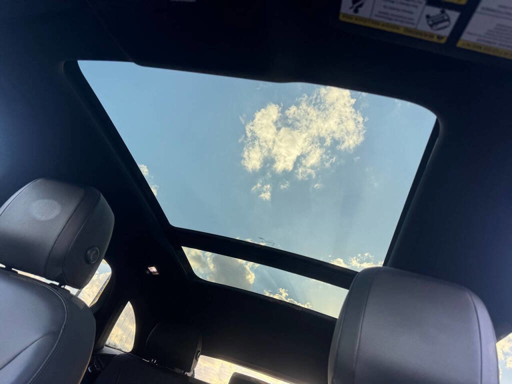 Used 2018 Jaguar F-PACE Premium image 8