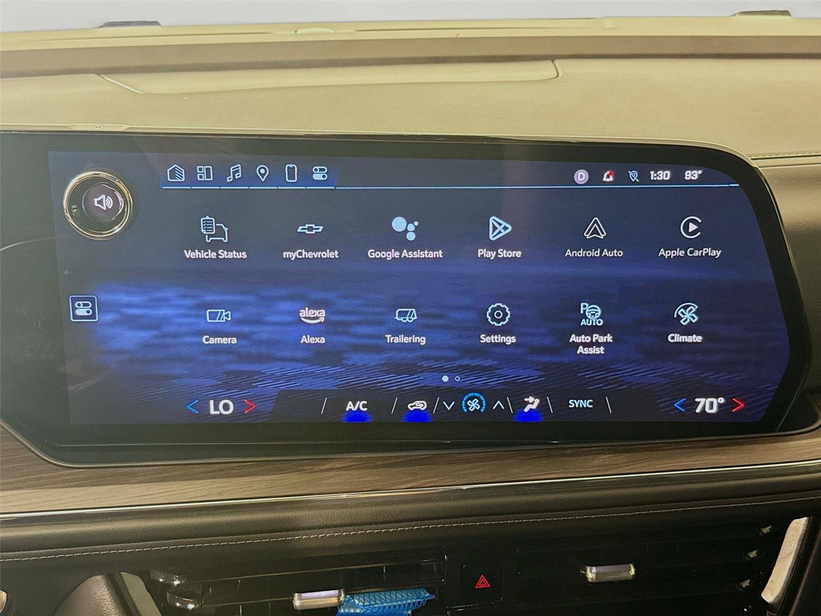 Used 2025 Chevrolet Suburban LS image 9