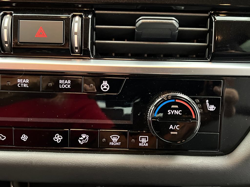 Used 2025 Nissan Pathfinder SL AWD/4WD image 57