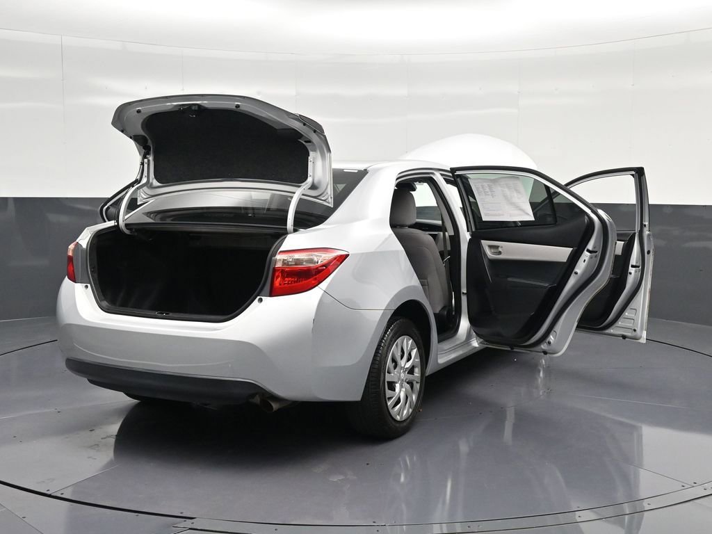 Used 2018 Toyota Corolla LE FWD image 38