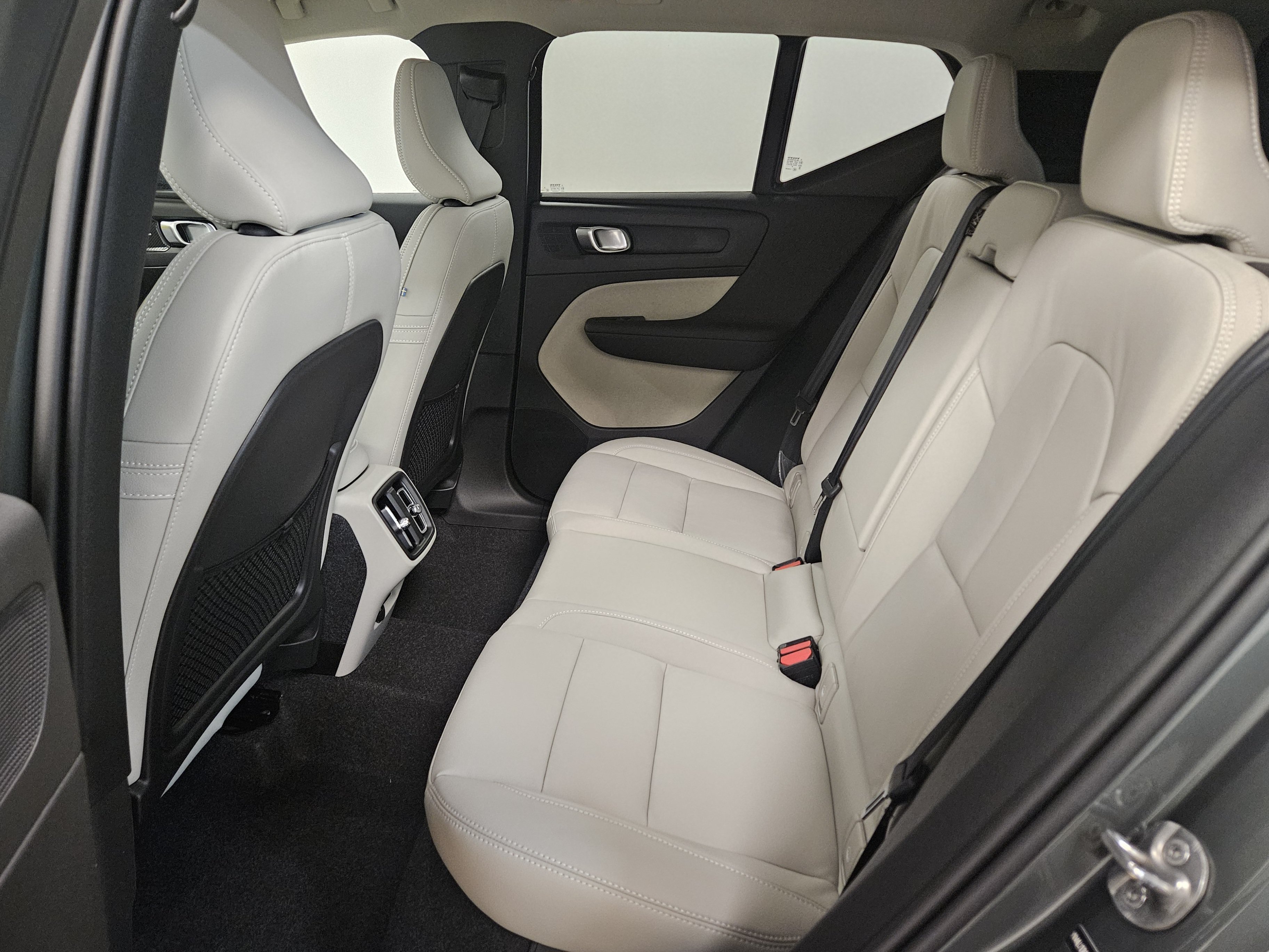 New 2026 Volvo XC40 B5 Ultra w/ Climate Package AWD/4WD image 12