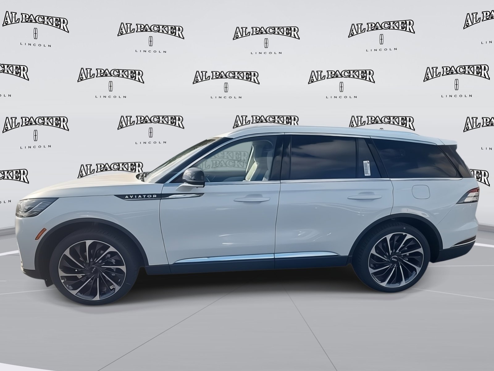 New 2025 Lincoln Aviator Reserve w/ Luxury Package image 2