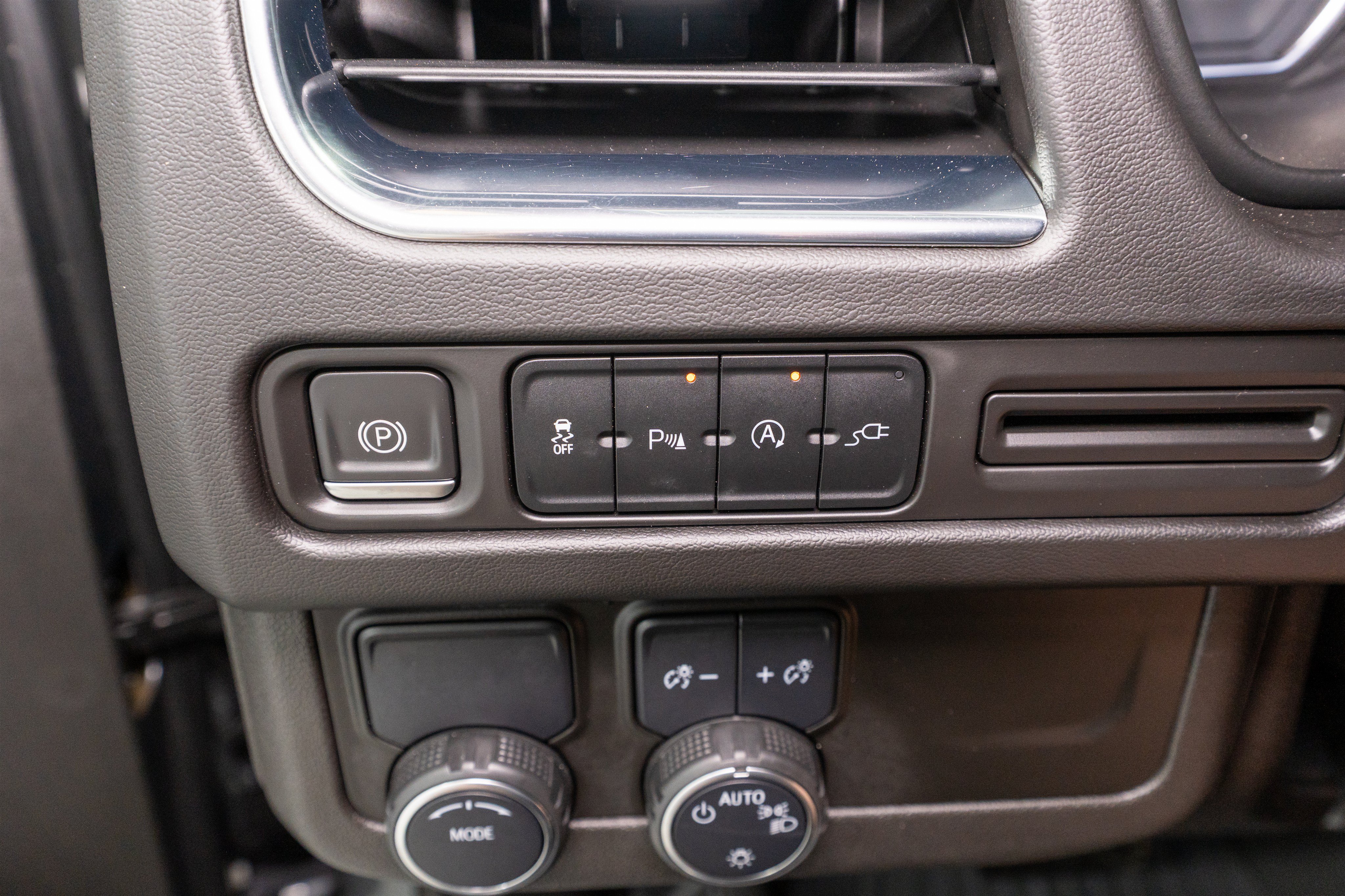 Used 2021 Chevrolet Suburban RST RWD image 29
