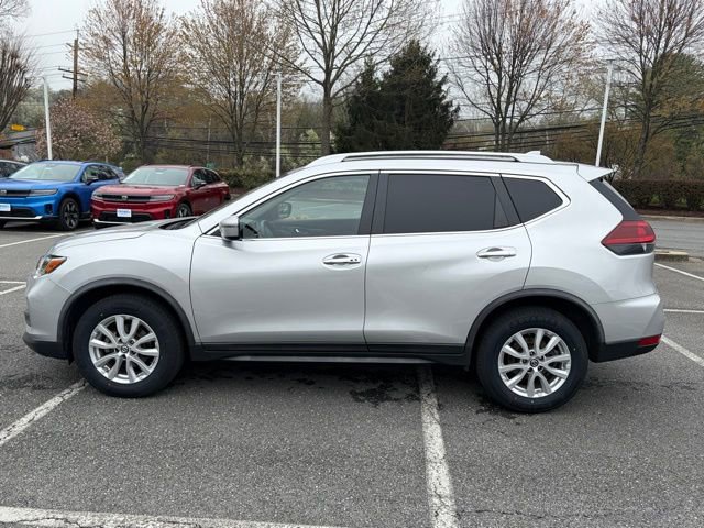 Used 2018 Nissan Rogue SV image 4
