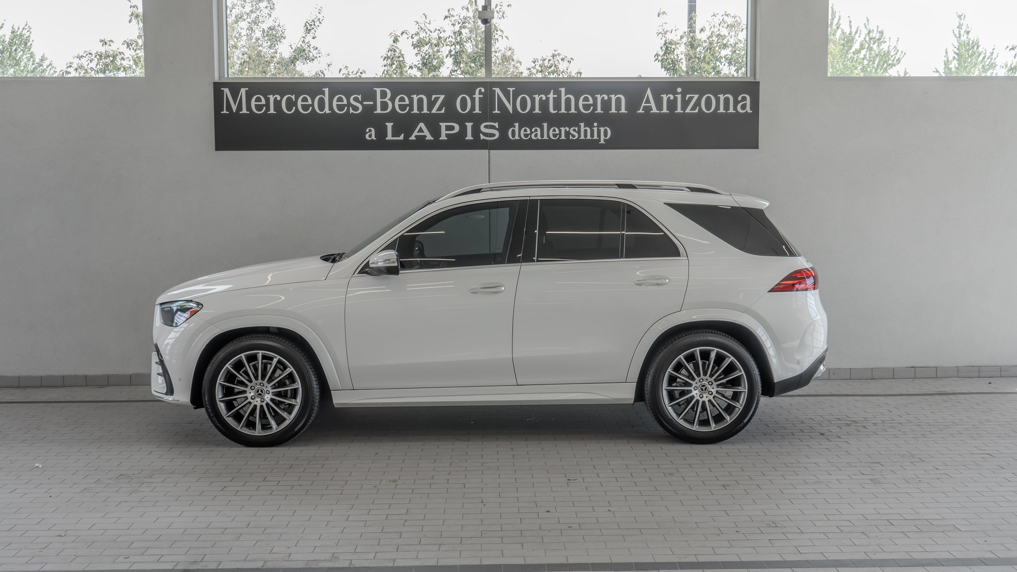 Used 2024 Mercedes-Benz GLE 350 4MATIC image 2
