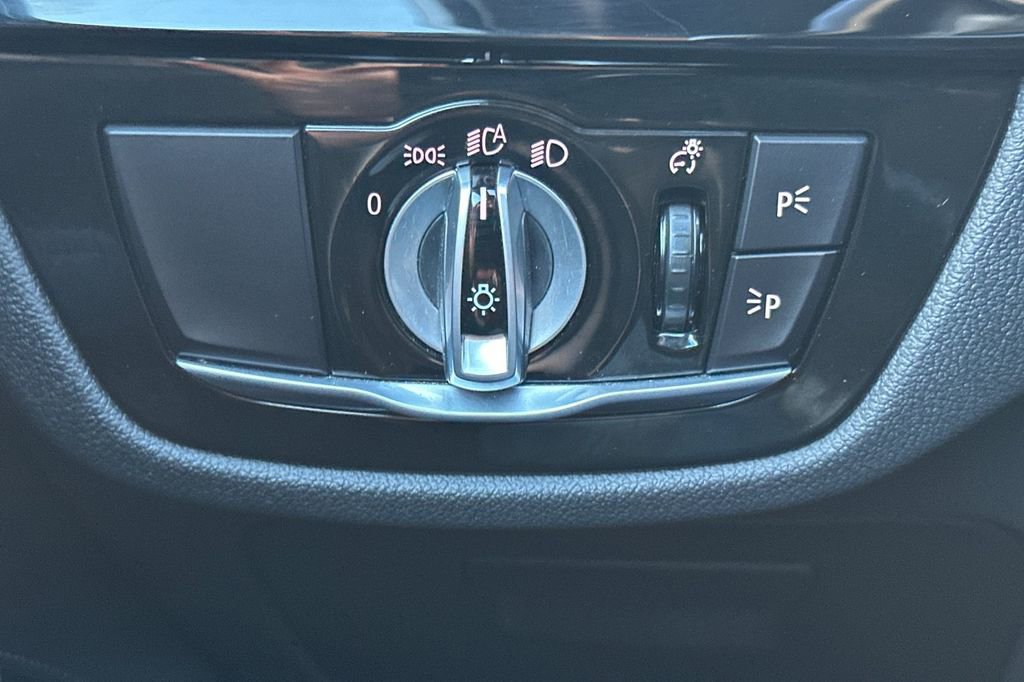 Used 2023 BMW 530e w/ Executive Package image 31