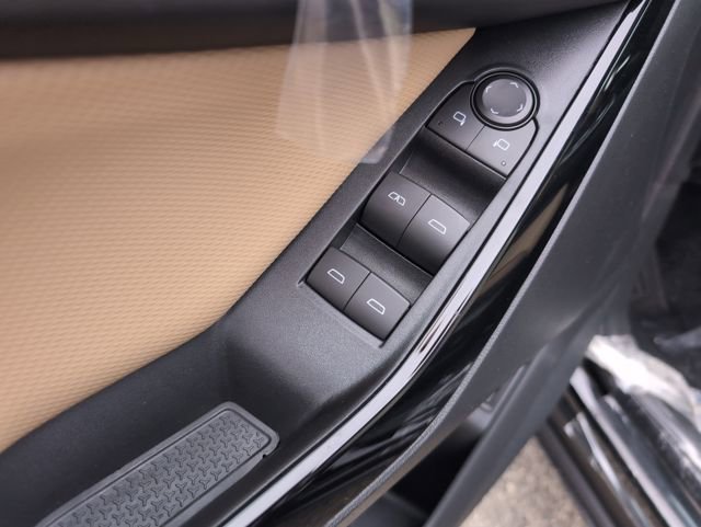 New 2026 Chevrolet Equinox ACTIV w/ Convenience Package III image 15