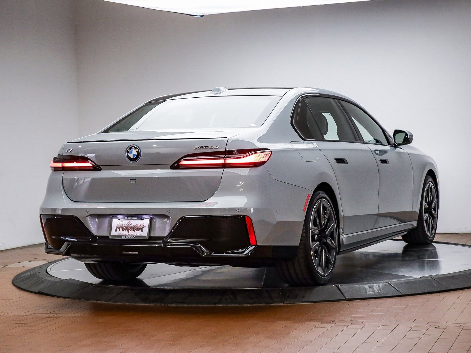 New 2025 BMW i7 xDrive60 w/ Premium Package image 7