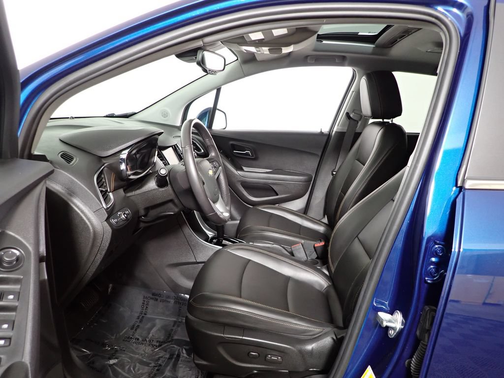 Used 2020 Chevrolet Trax Premier w/ LPO, Protection Package FWD image 24