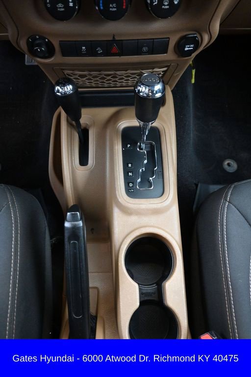 Used 2015 Jeep Wrangler Unlimited Rubicon w/ Max Tow Package AWD/4WD image 15