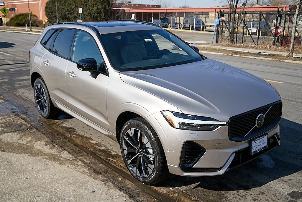 New 2026 Volvo XC60 T8 Plus w/ Protection Package Premier image 4