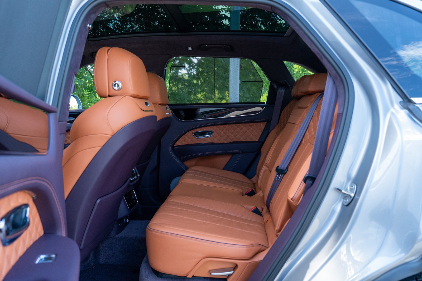 Used 2023 Bentley Bentayga AWD/4WD image 24