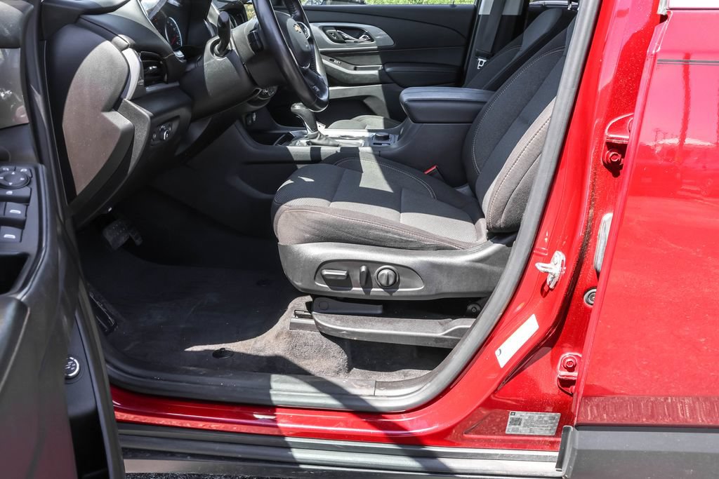 Used 2020 Chevrolet Traverse LT AWD/4WD image 17