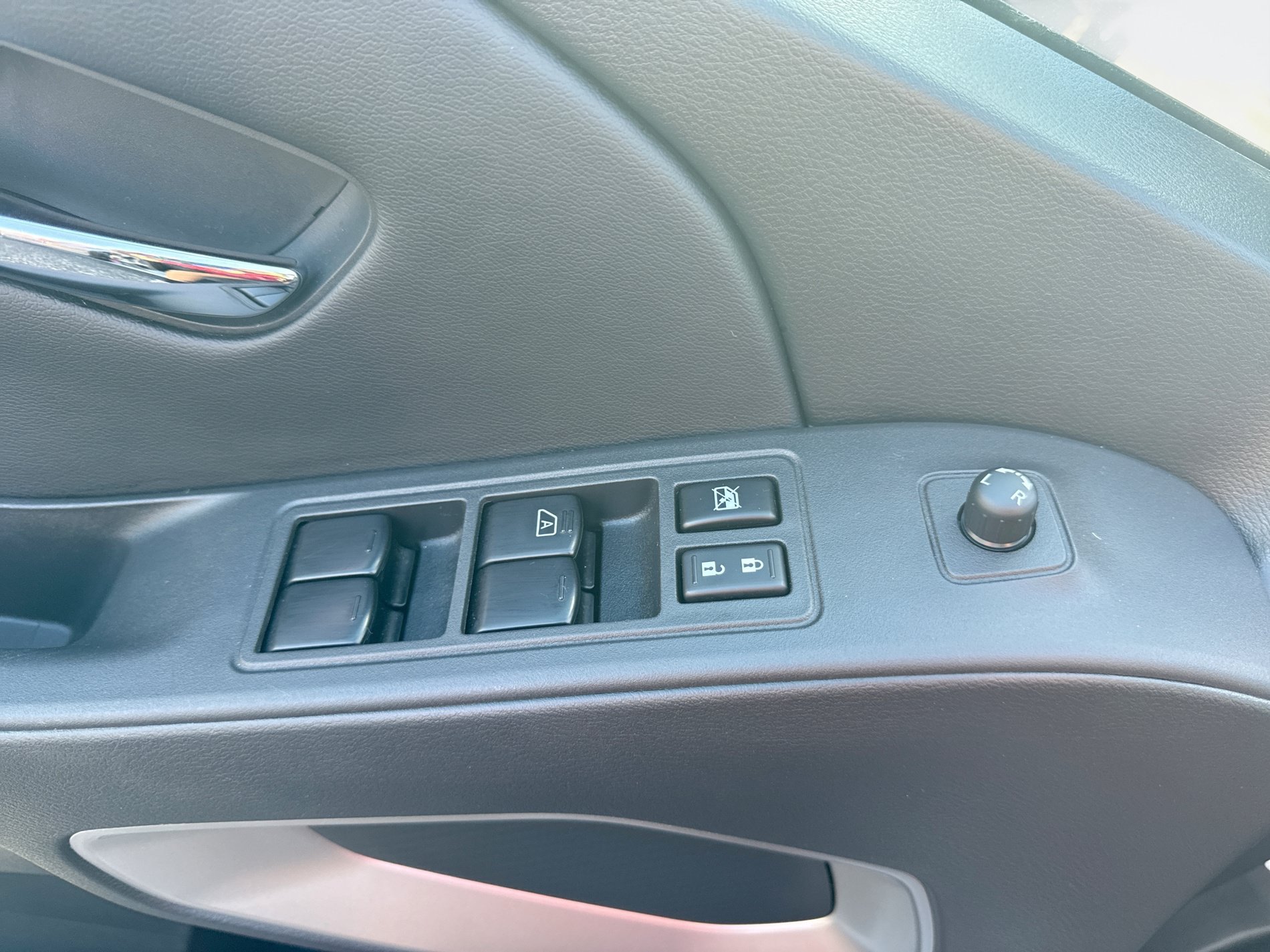 Certified 2025 Nissan Frontier SV RWD image 22