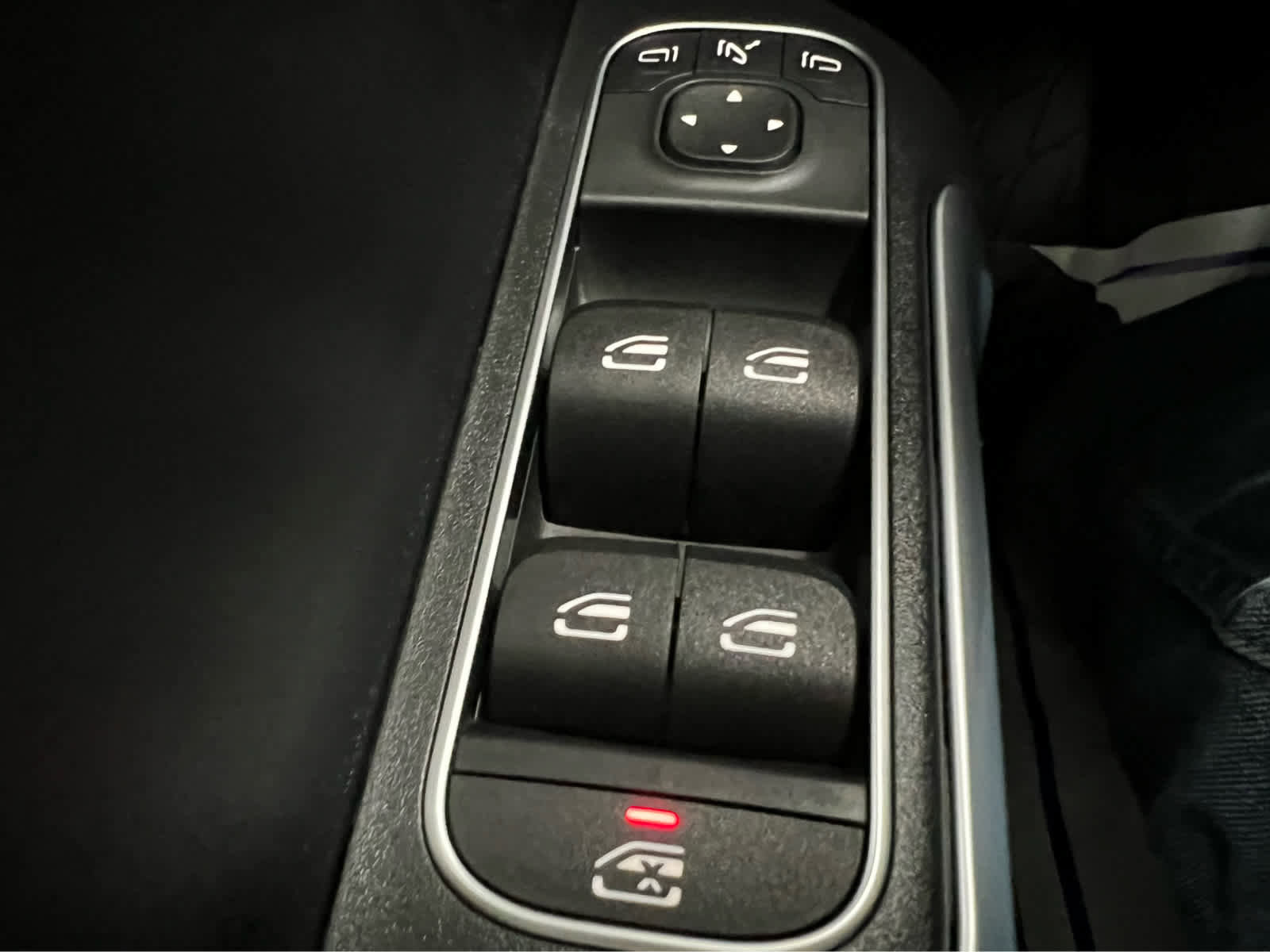 Used 2024 Mercedes-Benz GLB 250 4MATIC image 24