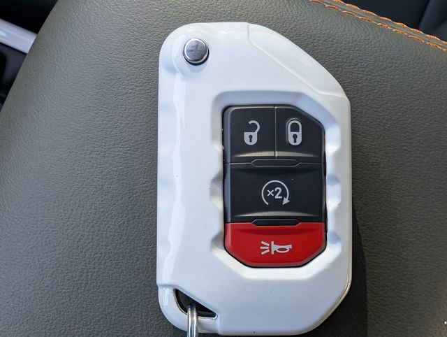 Used 2025 Jeep Gladiator Mojave image 28