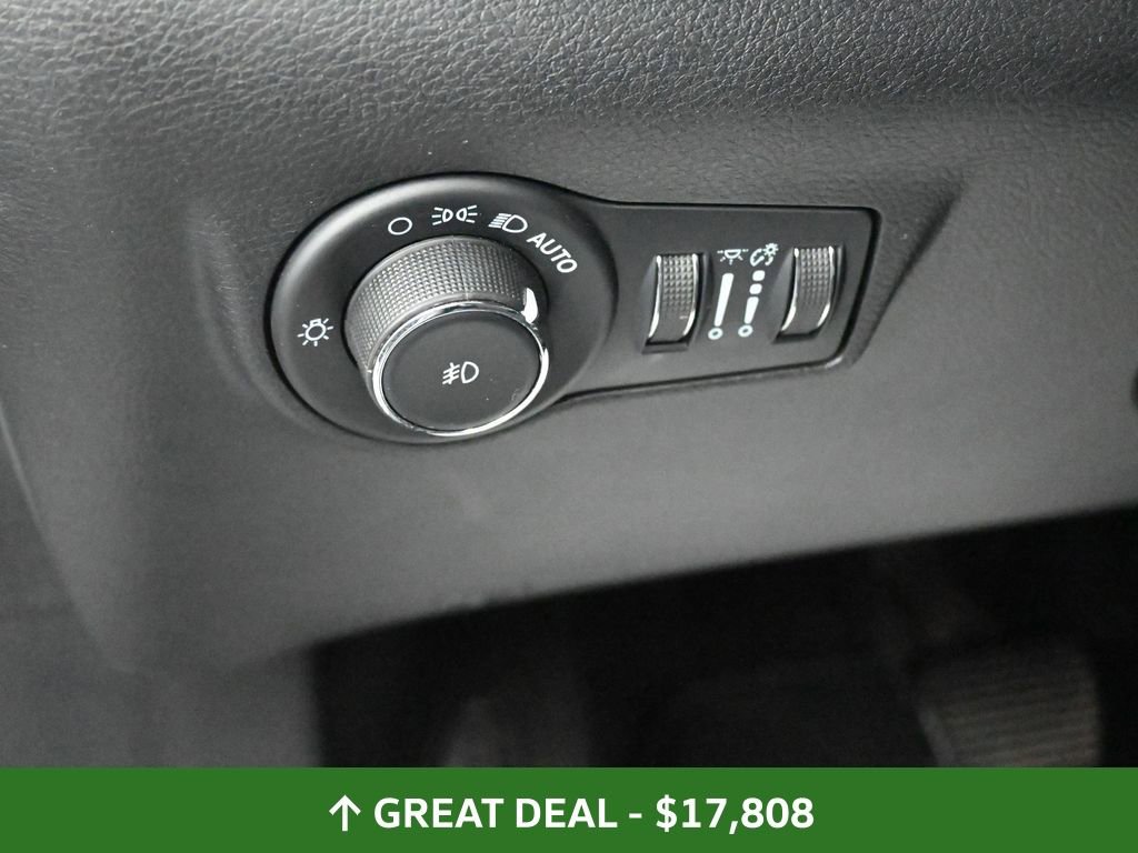 Used 2023 Jeep Compass Latitude image 28