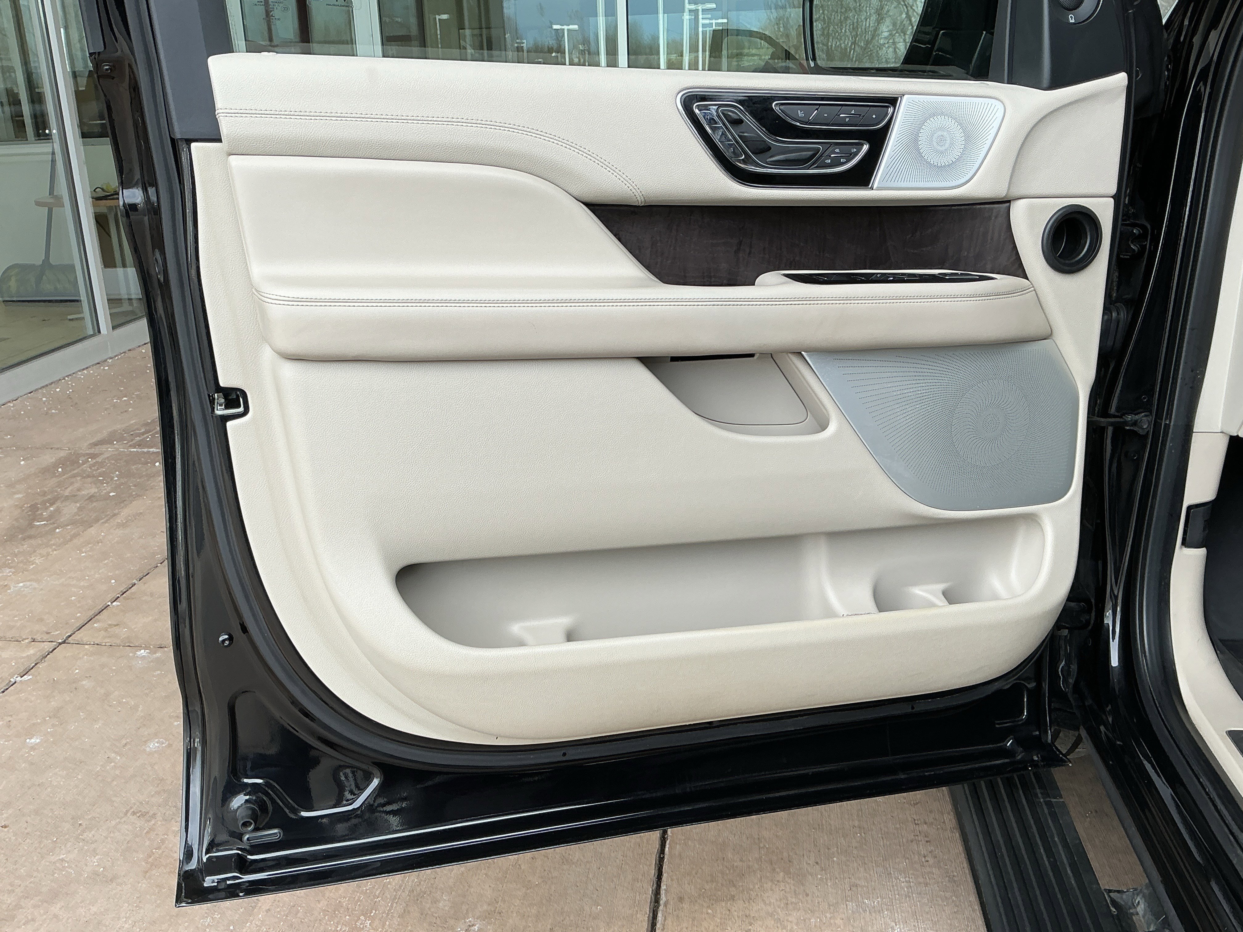 Used 2021 Lincoln Navigator Reserve w/ Luxury Package image 14