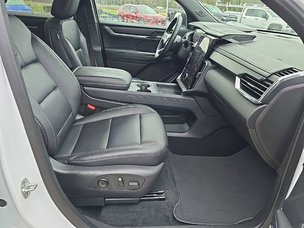 Used 2024 GMC Acadia Elevation image 31