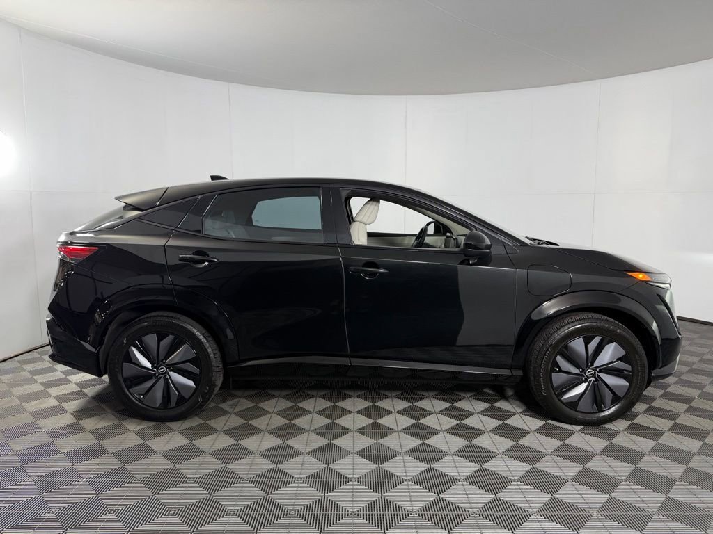 Used 2023 Nissan Ariya AWD image 3