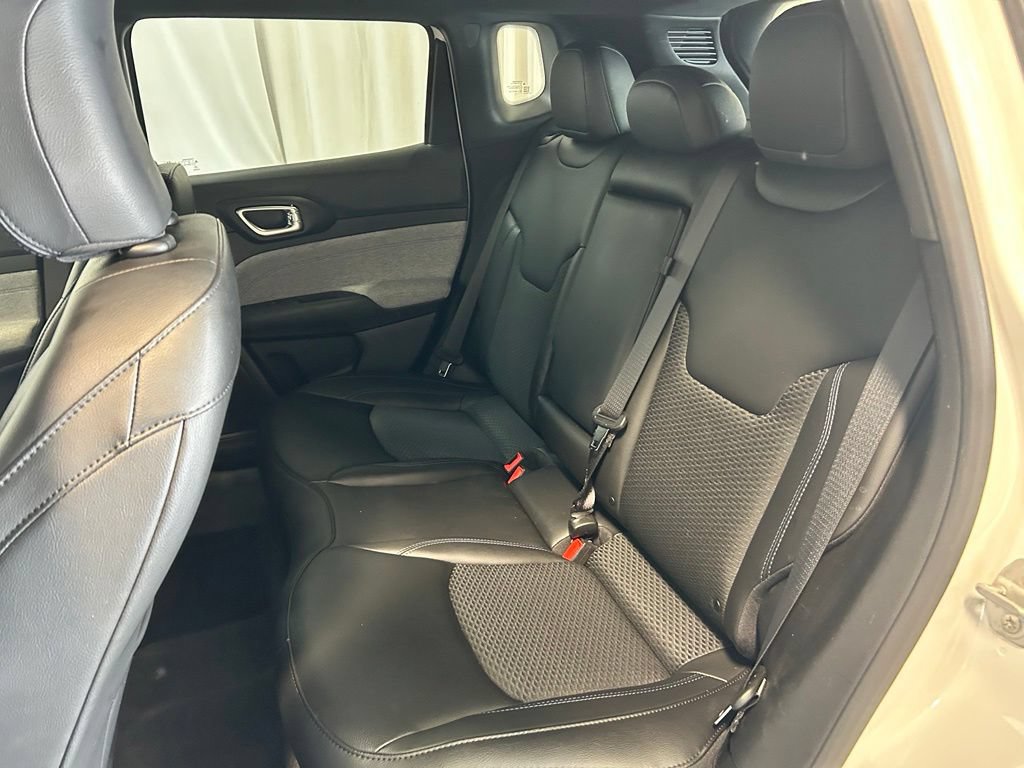 Used 2023 Jeep Compass Latitude AWD/4WD image 18
