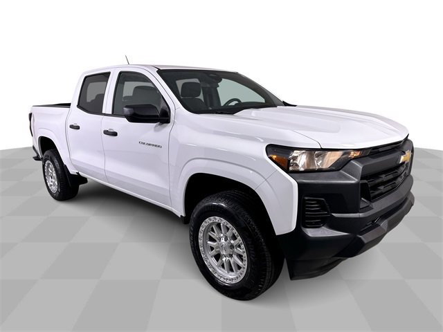 Used 2024 Chevrolet Colorado W/T image 2