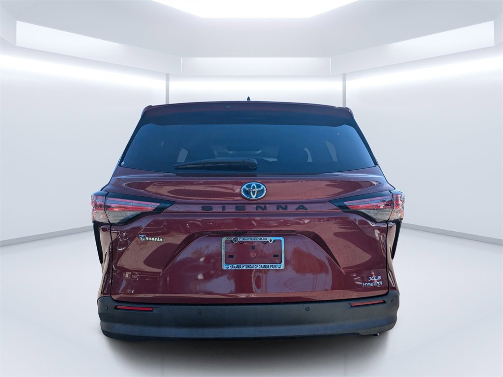 Used 2021 Toyota Sienna XLE w/ XLE Plus Package image 4