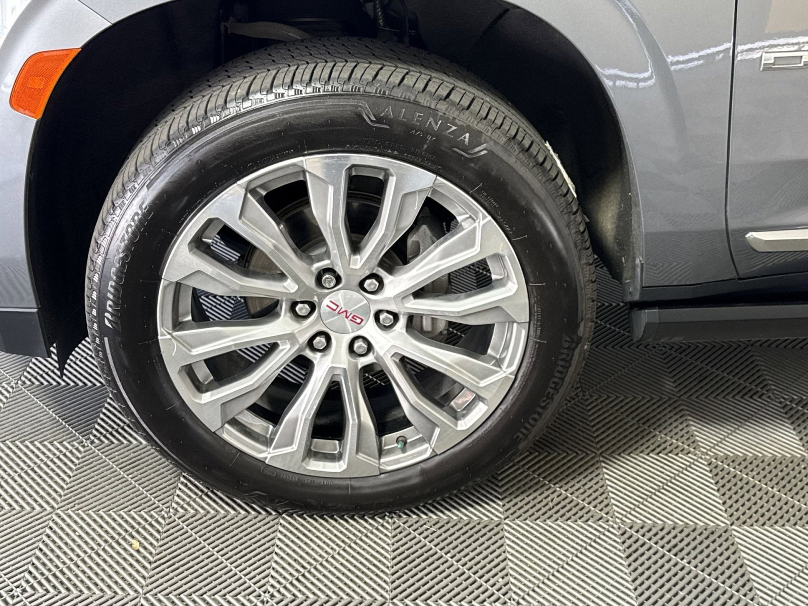 Used 2022 GMC Yukon XL Denali w/ Advanced Technology Package AWD/4WD image 12