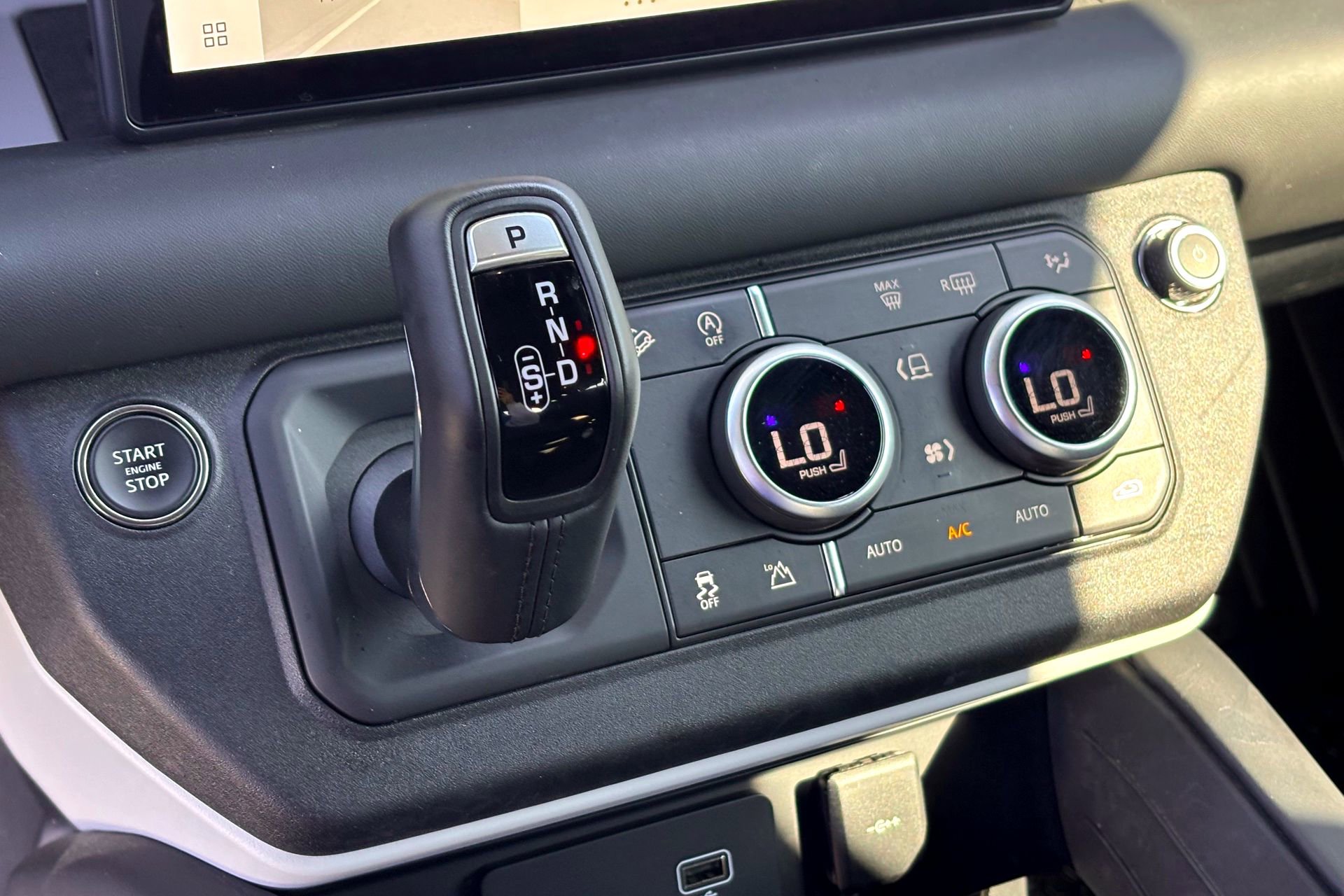 Used 2024 Land Rover Defender 110 X-Dynamic SE image 19